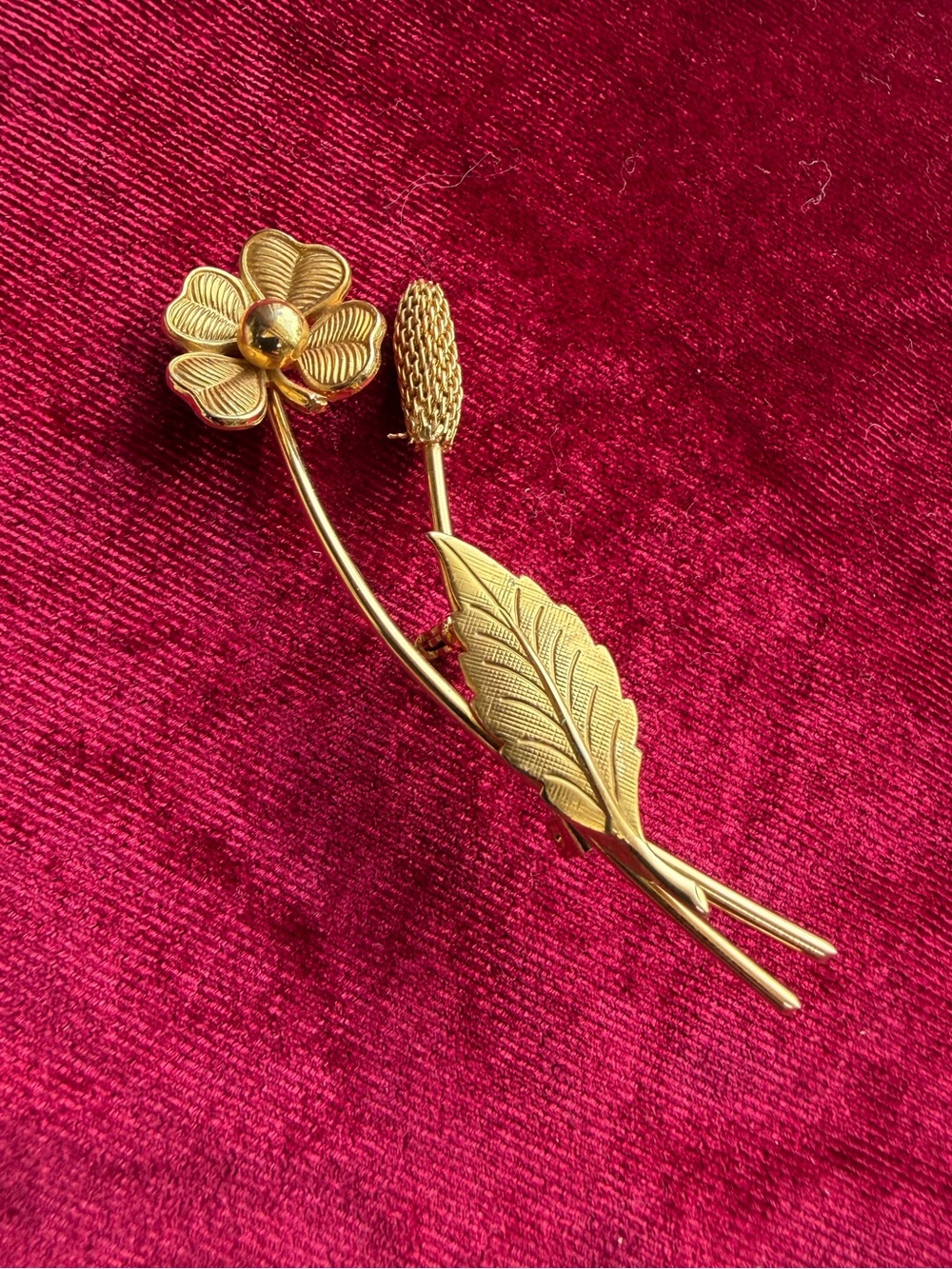 Vintage Gold Tone Flower Reed Brooch Pin
